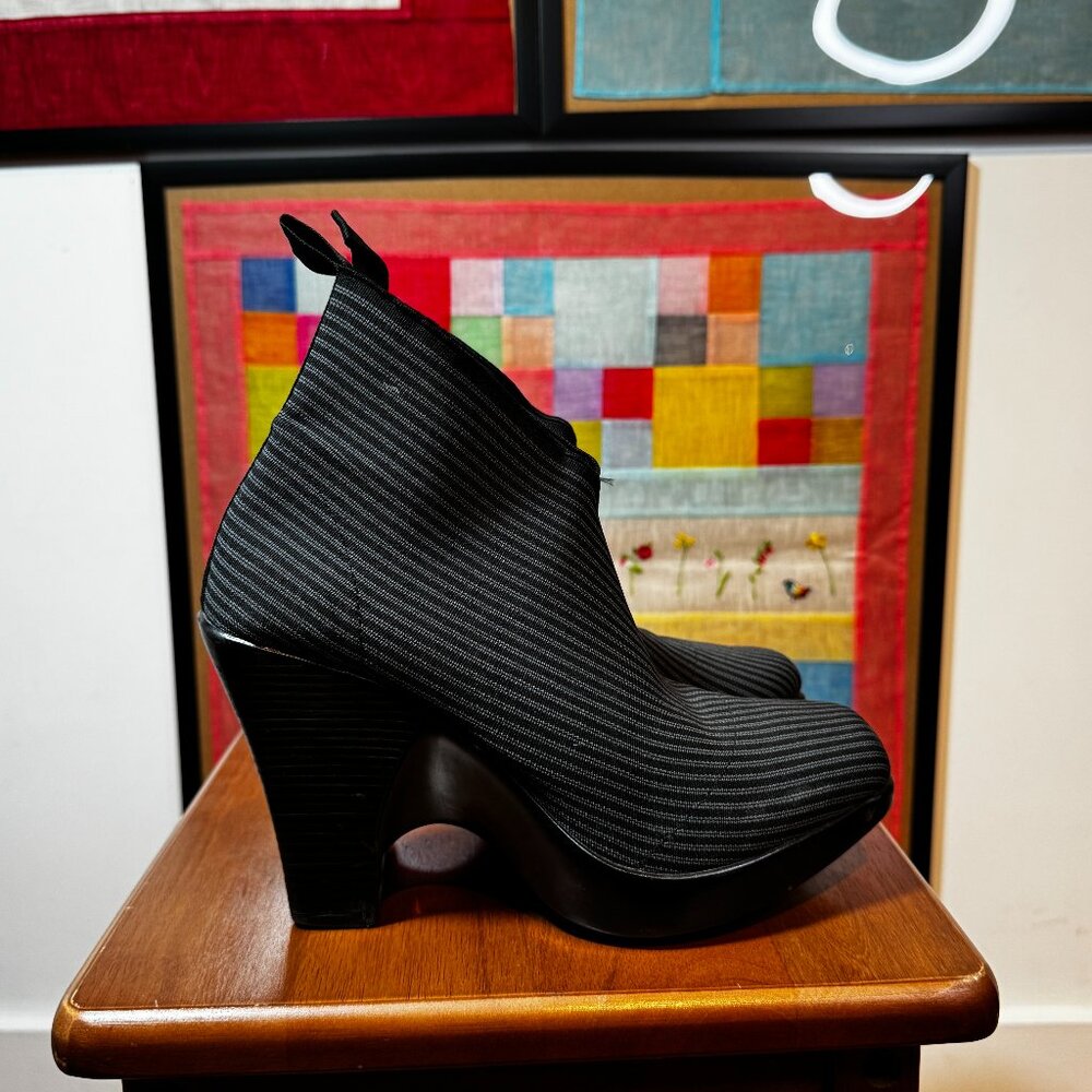 Vivianz Modern Stripped Heeled Boots Size 9